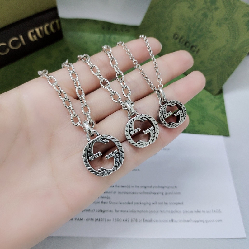 G*u*i necklaces